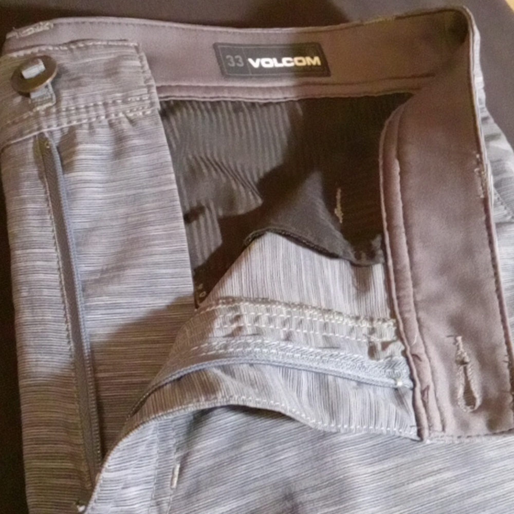 VOLCOM Men's Gray Swim Trunks / Bathing Suit - Size 33